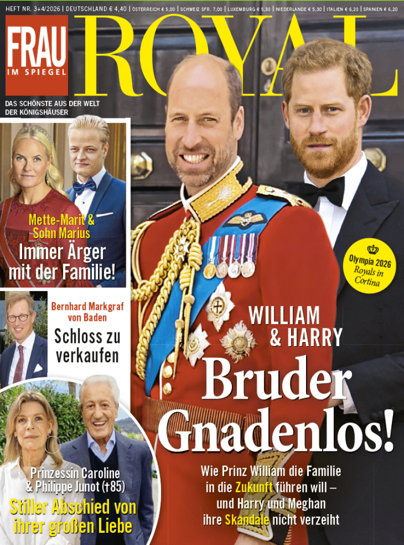 Frau im Spiegel ROYAL